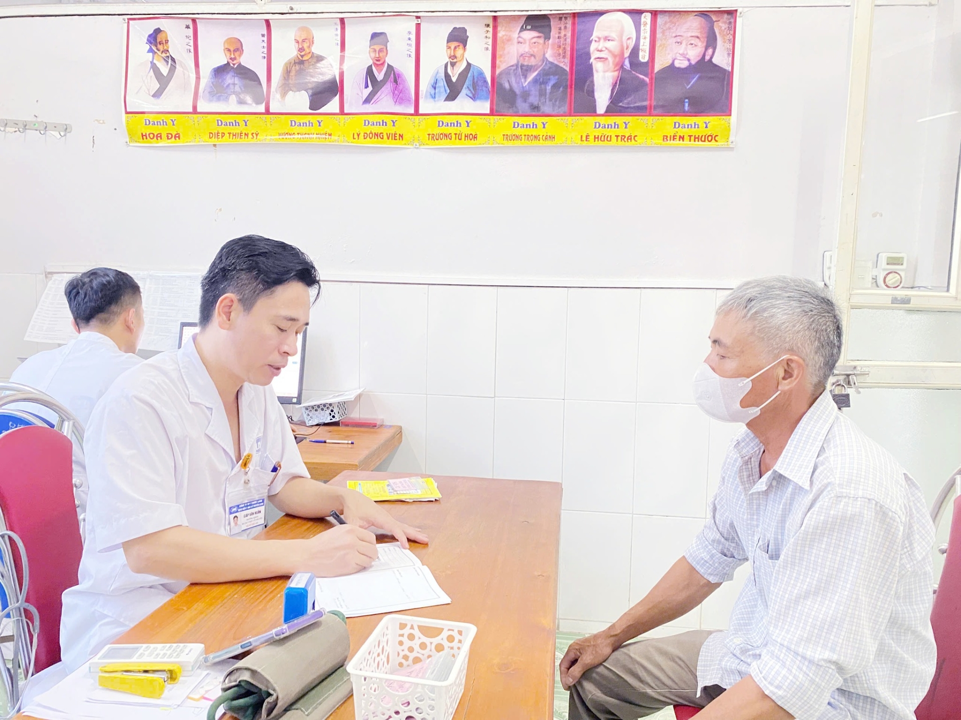 Hoạt động khám bệnh, chữa bệnh tại Bệnh viện Y học cổ truyền LanQ ngày 11/8/2025