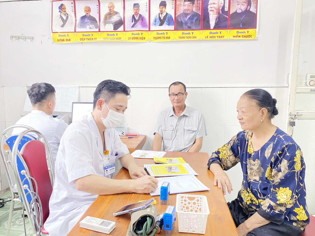 Hoạt động khám bệnh, chữa bệnh tại Bệnh viện Y học cổ truyền LanQ ngày 5/8/2025