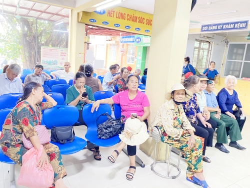 Hoạt động khám bệnh, chữa bệnh tại Bệnh viện Y học cổ truyền LanQ ngày 11/8/2025