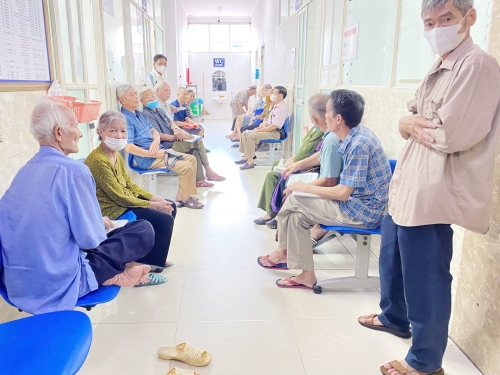 Hoạt động khám bệnh, chữa bệnh tại Bệnh viện Y học cổ truyền LanQ ngày 11/8/2025