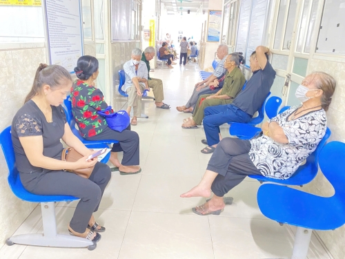 Hoạt động khám bệnh, chữa bệnh tại Bệnh viện Y học cổ truyền LanQ ngày 11/8/2025