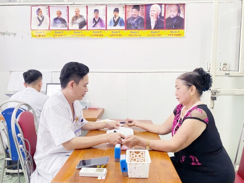 Hoạt động khám bệnh, chữa bệnh tại Bệnh viện Y học cổ truyền LanQ ngày 4/8/2025