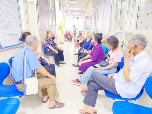 Hoạt động khám bệnh, chữa bệnh tại Bệnh viện Y học cổ truyền LanQ ngày 5/8/2025