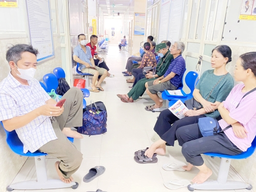 Hoạt động khám bệnh, chữa bệnh tại Bệnh viện Y học cổ truyền LanQ ngày 5/8/2025